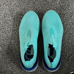 Women’s Nike Epic Phantom React Slip-On Shoes in turquoise/black size 9.5